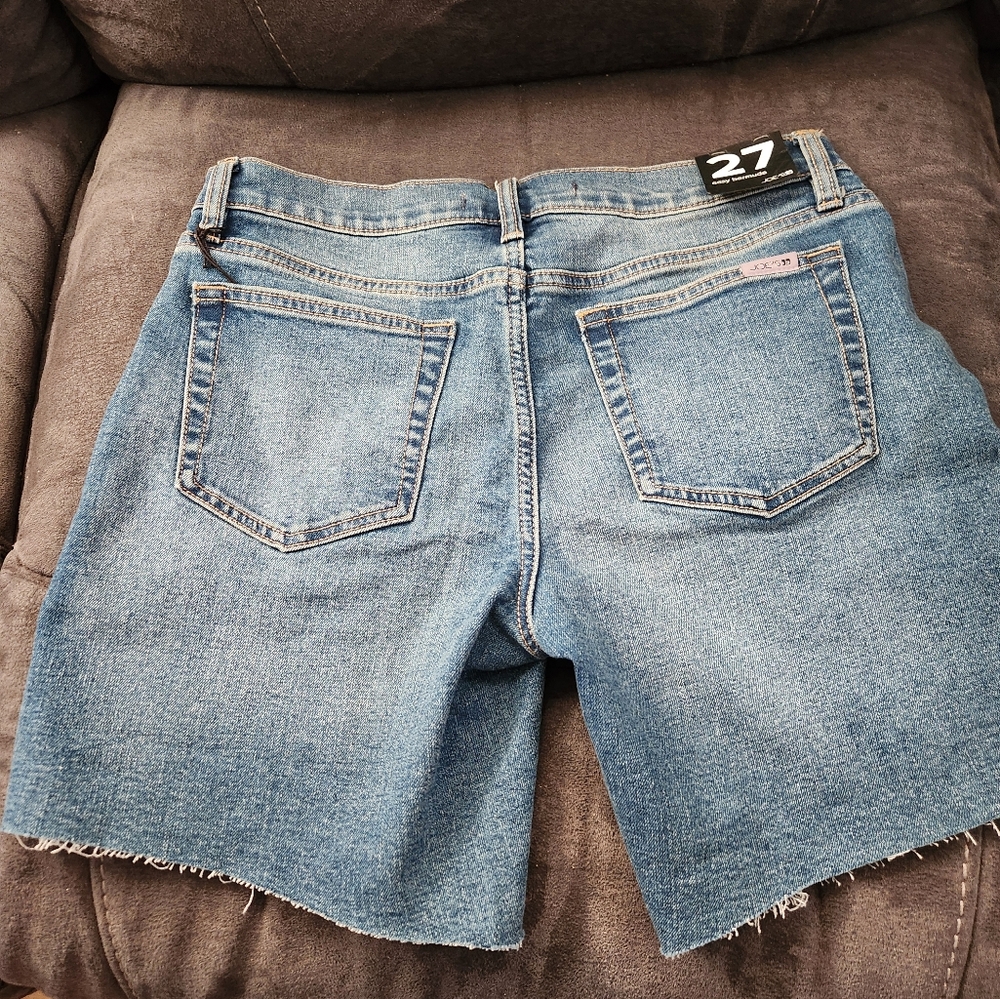 NWT Joe's easy Bermuda shorts. Size 27 - Picture 3 of 7